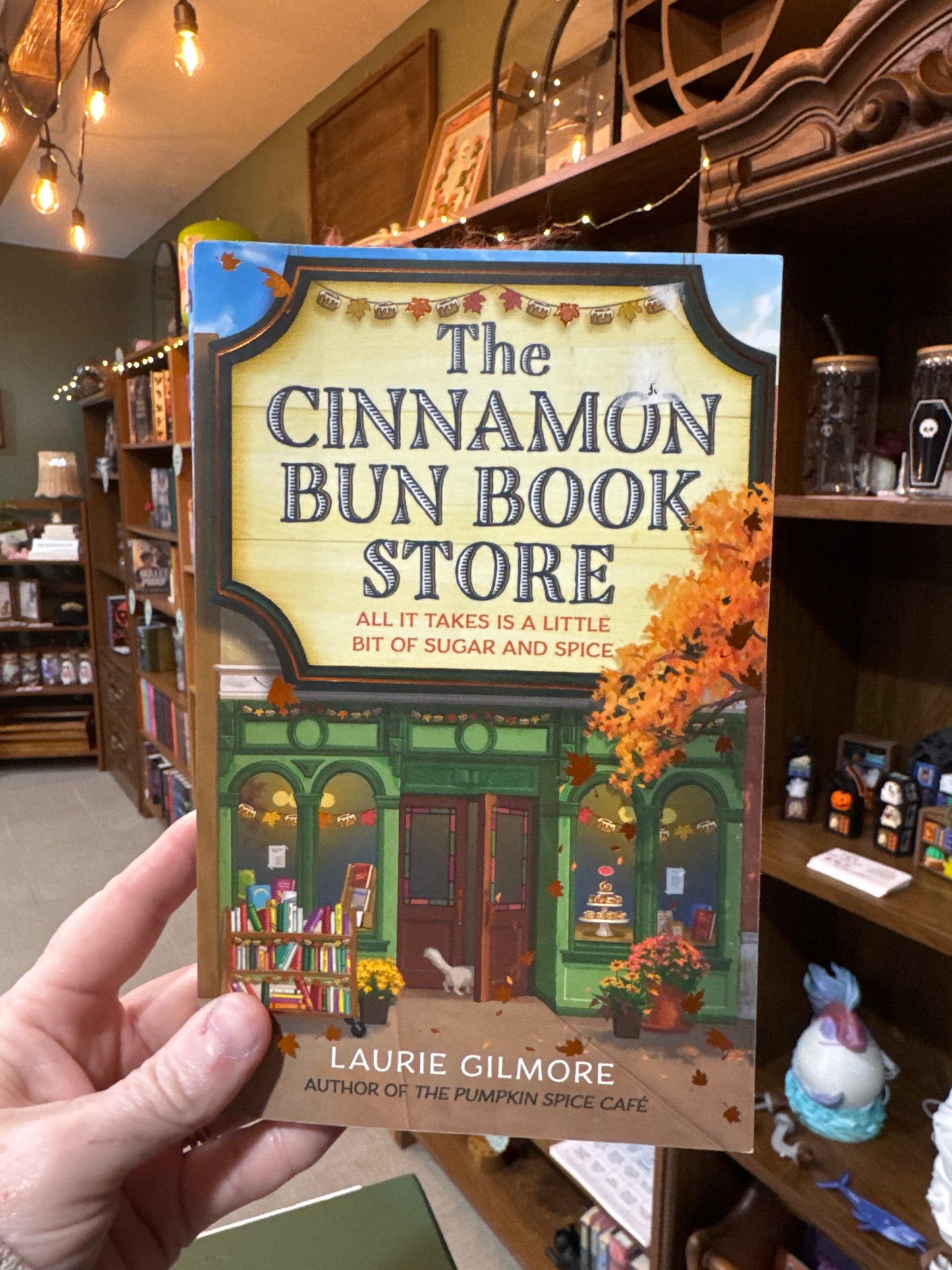 The Cinnamon Bun Book Store (Book 2)